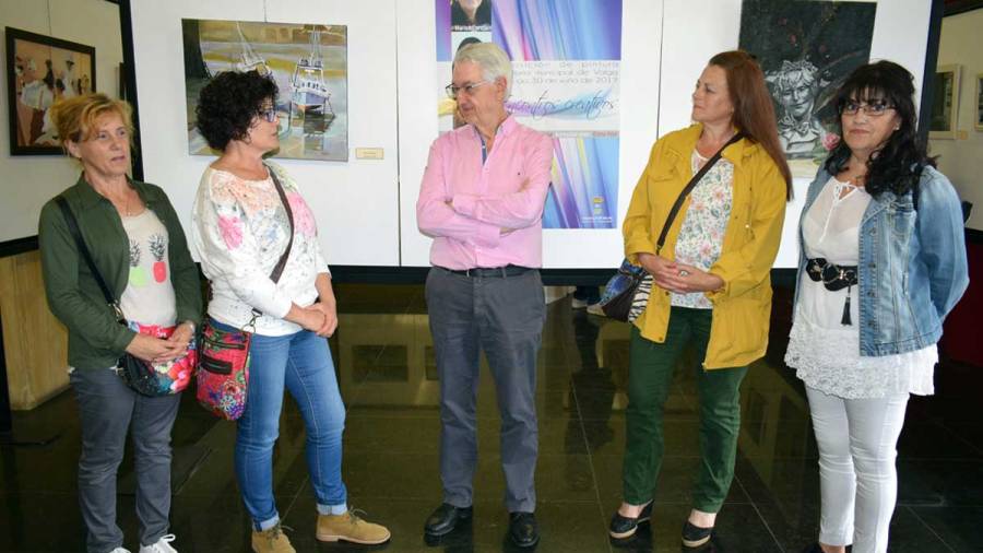 O alcalde inaugurou no Auditorio a exposición de pintura Encontros Creativos