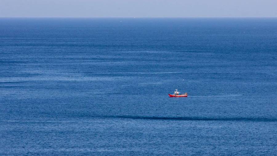 Barco de pesca en Carnota (A Coruña). FOTO: XUNTA