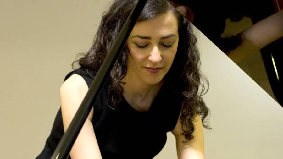 A prestixiosa pianista Elisa Vázquez Doval trae a Santiago os compositores contemporáneos