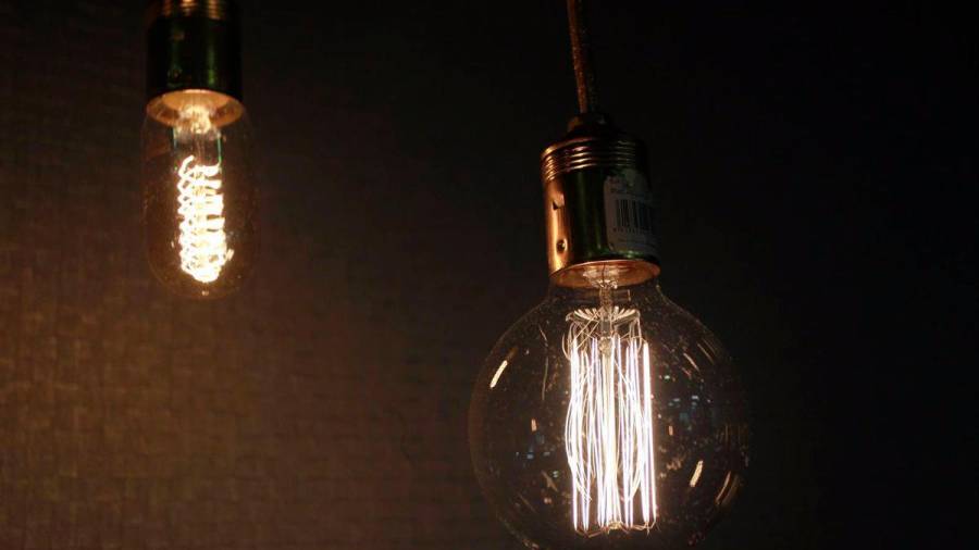 El recibo de la luz sube un 0,37 % en diciembre y es el más caro del año