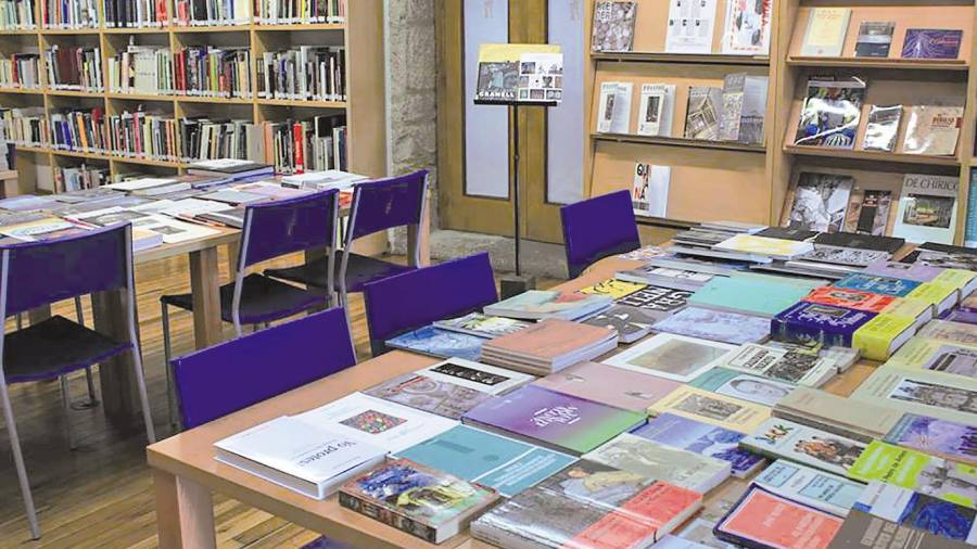 Biblioteca de la Fundación Eugenio Granell, en O Toural, impulsora de la actividad de intercambio de libros nuevos o usados. Foto: F. E. G.