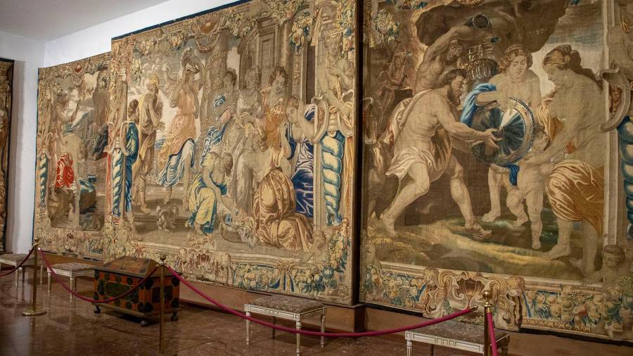 Varios tapices de gran valor histórico expuestos en el Museo de la Catedral . Foto: Xoán Crespo 