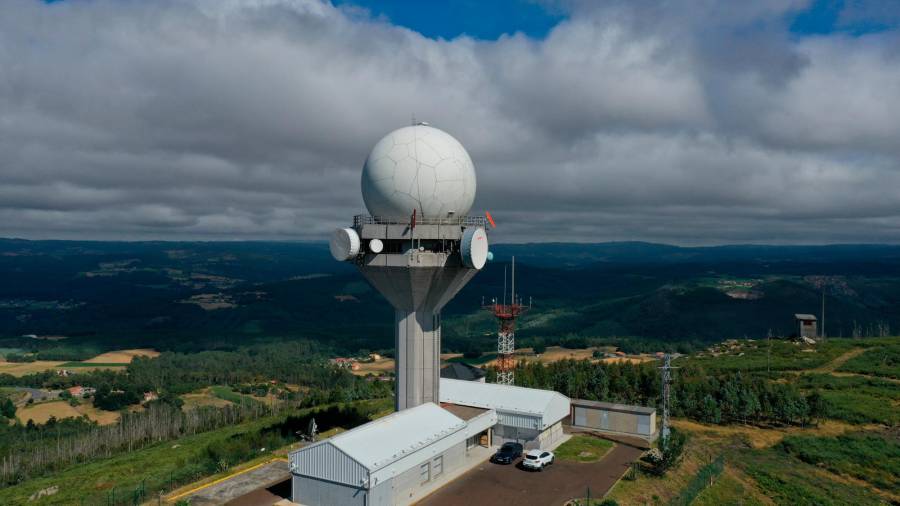 Nuevo radar para control del tráfico aéreo instalado en Espiñeiras
