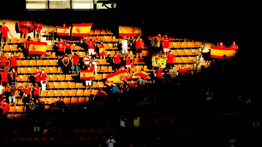 Aficionados en las gradas del estadio sevillano de La Cartuja. Foto: AFP7