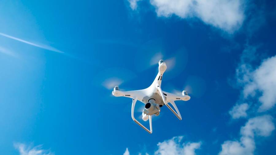 novos aparatos. Imaxe dun dron no ceo. Foto: Gallego