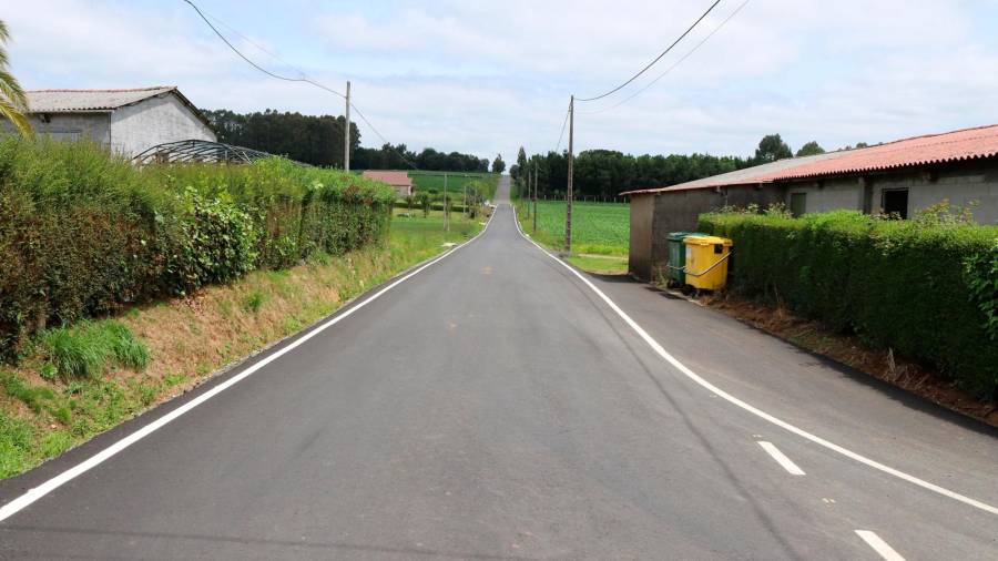 Estrada que se mellorou na parroquia de Vitre. Foto: C. Frades
