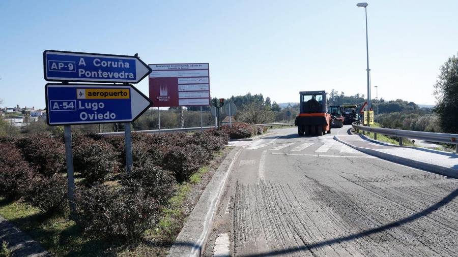 carreteras. Obras de reasfaltado que se realizaron en la avenida de Asturias, en Santiago de Compostela. Foto: A. Hernández.