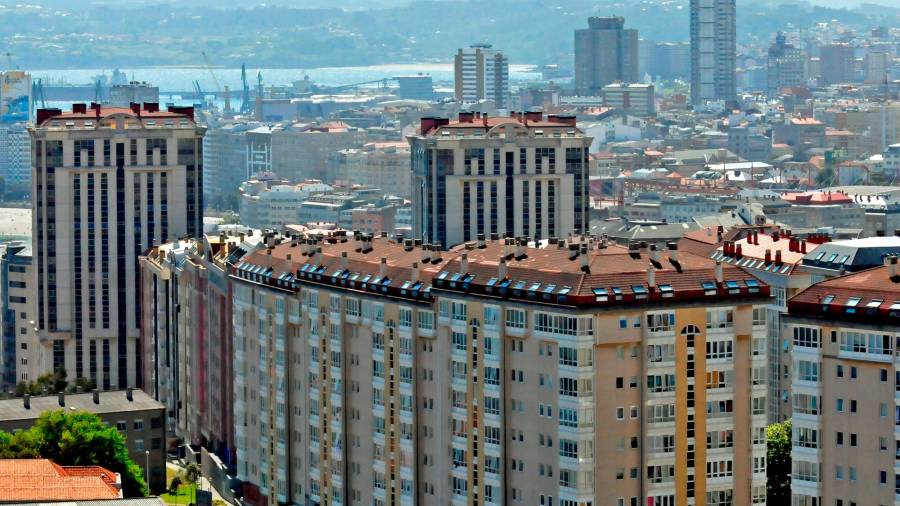 Vista parcial de A Coruña, una de las urbes más caras para el alquiler en Galicia. Foto: Almara