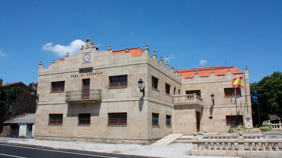 Edificio do Concello de Valga onde se expón a modificación do PXOM