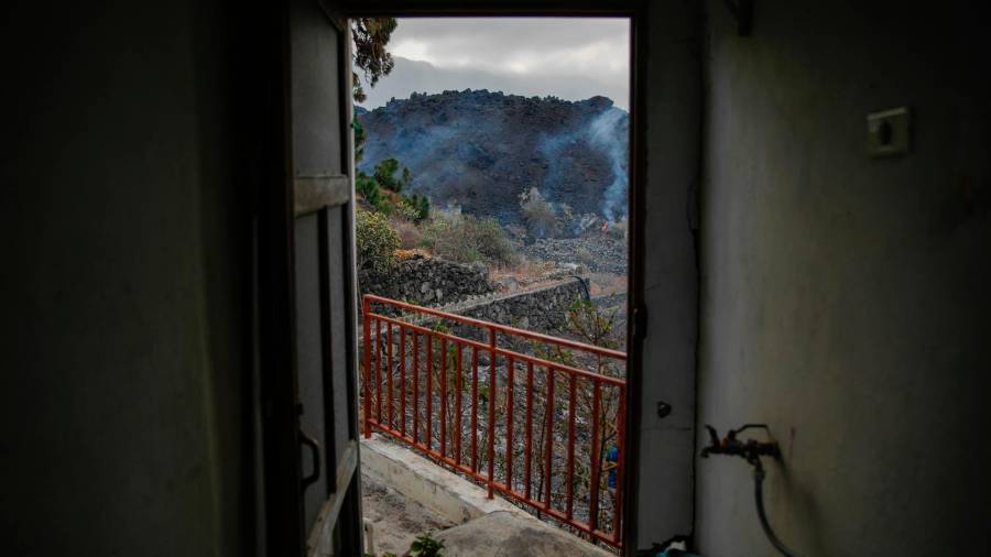 Una vivienda del núcleo urbano de Todoque, momentos antes de la aproximación de la lava del volcán - Kike Rincón - Europa Press