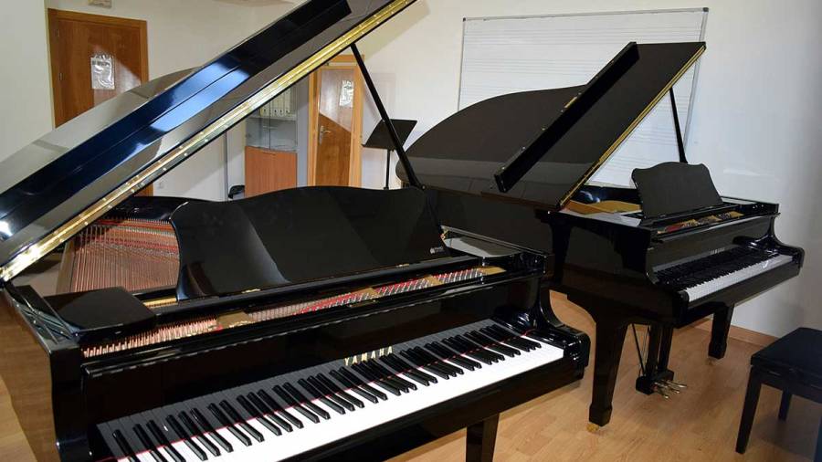 O centro superior de música amplía a súa dotación de instrumentos coa compra de tres pianos