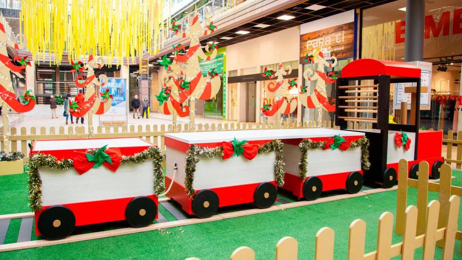 Área Central ofrece desde hoy su especial Navidad con luces, tren, caseta de madera y su ya clásico papá Noel. Foto: ECG