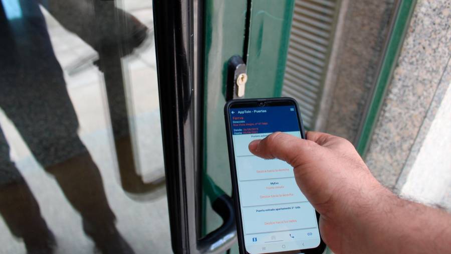 Sistema para abrir puertas con el móvil en Santiago