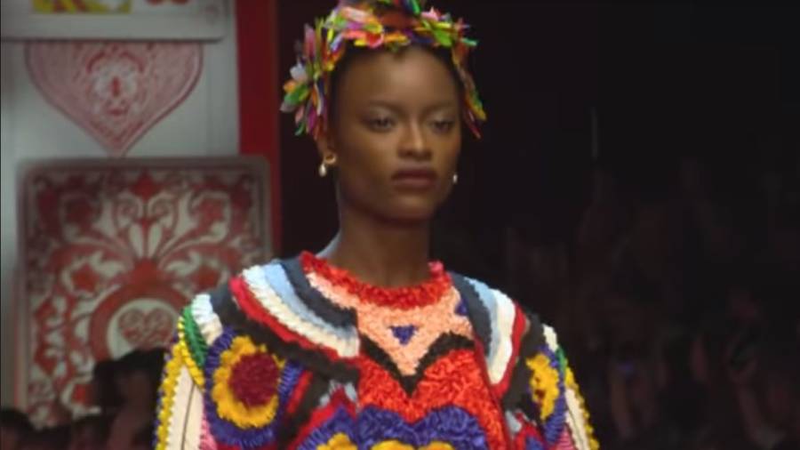 Viana do Bolo y Vilariño de Conso acusan a Dolce & Gabbana de plagiar el traje típico de los 'boteiros'