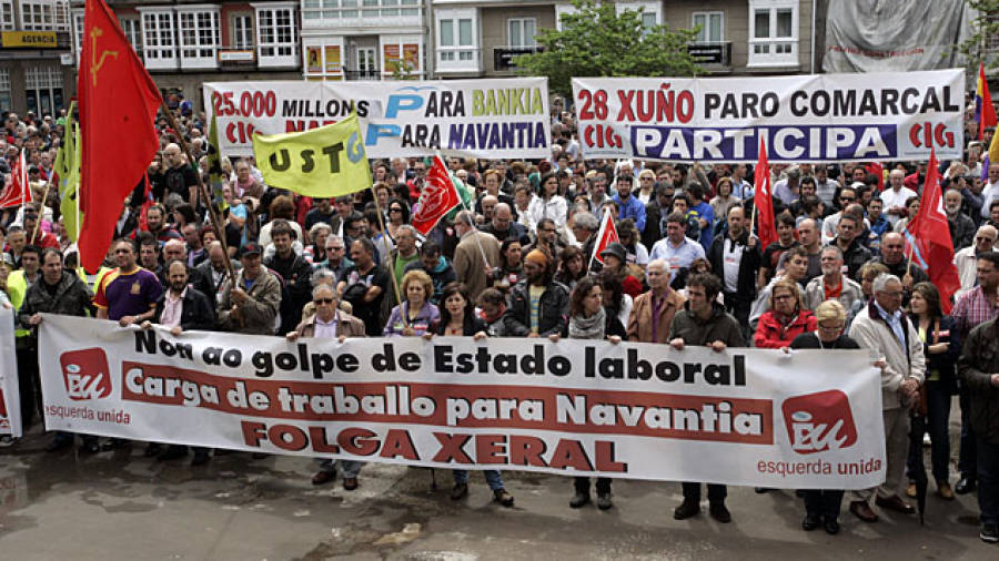 Treinta mil personas piden en Ferrol el rescate del naval