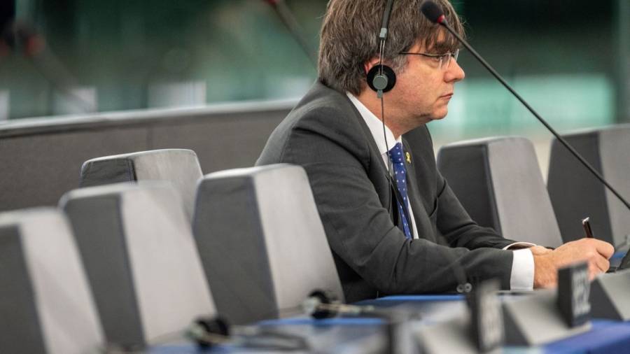 Puigdemont defiende la autodeterminación en su primera intervención en el Parlamento Europeo