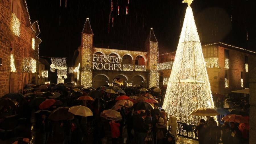 Puebla de Sanabria estrena 100.000 luces navideñas de dulce sabor