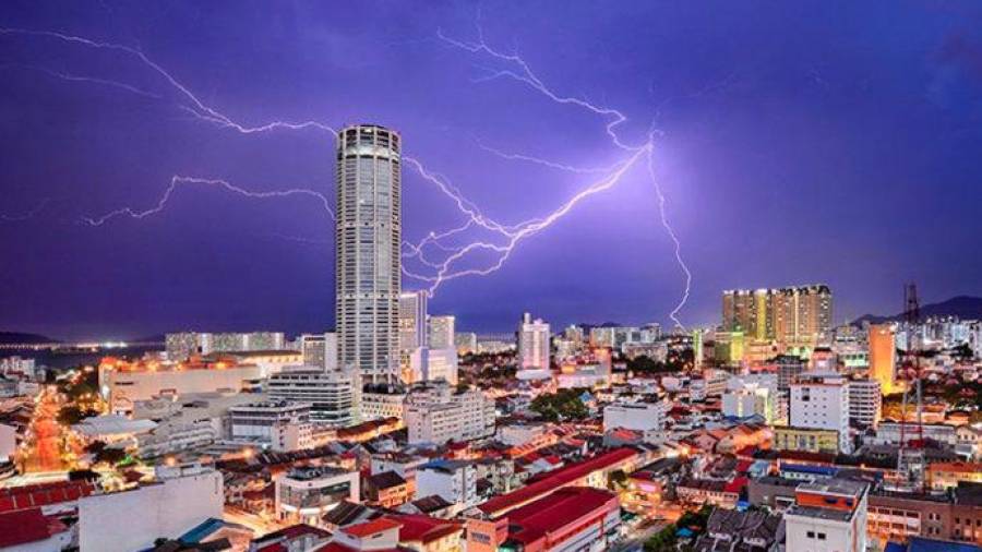 Ensueño celestial. Así llamó a esta fotografía Jeremy Tan quien consiguió capturar este momento durante una tormenta en Malasia. (Fuente, www.rolloid.net)