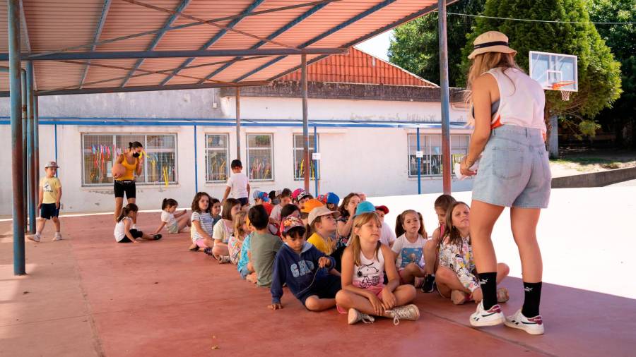 Os nenos e nenas do Pino divírtense na Escola de Verán. Foto: Concello do Pino
