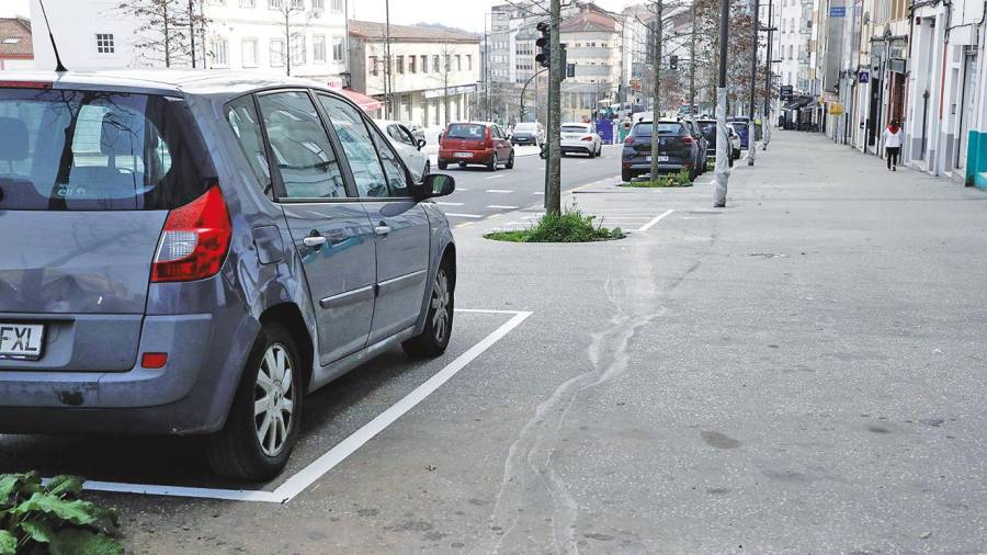 Modernos semáforos de suelo y adiós a aparcar ‘a monte’ en la avenida de Lugo