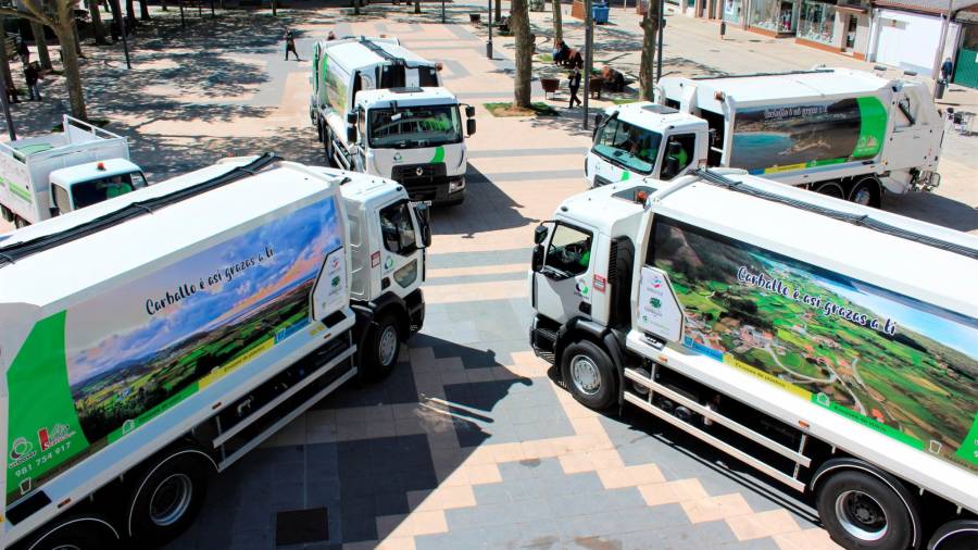 Presentación dos novos catro camións do servizo de recollida do lixo de Carballo. Foto: C. C.