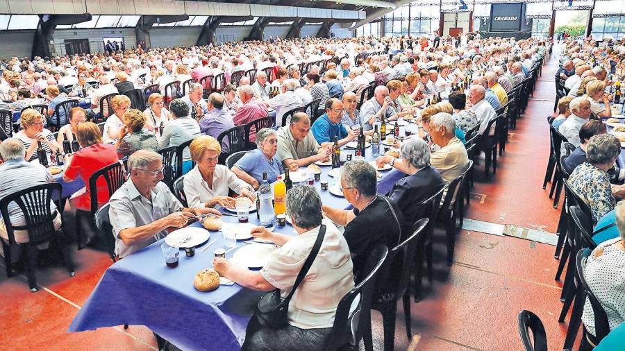 ÚLTIMA EDICIÓN. Unos 1.200 jubilados disfrutaron de la comida y el baile celebrados en el 2019. Foto: Antonio Hernández