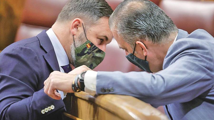 Santiago Abascal y Javier Ortega Smith, ayer en el Congreso. Foto: Europa Press