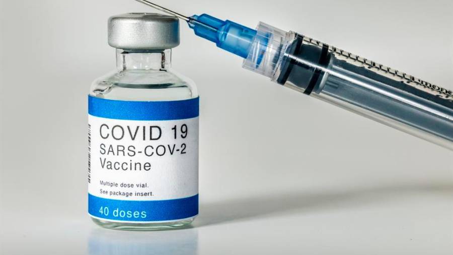 Las primeras 146.000 vacunas de Janssen ya descansan en España