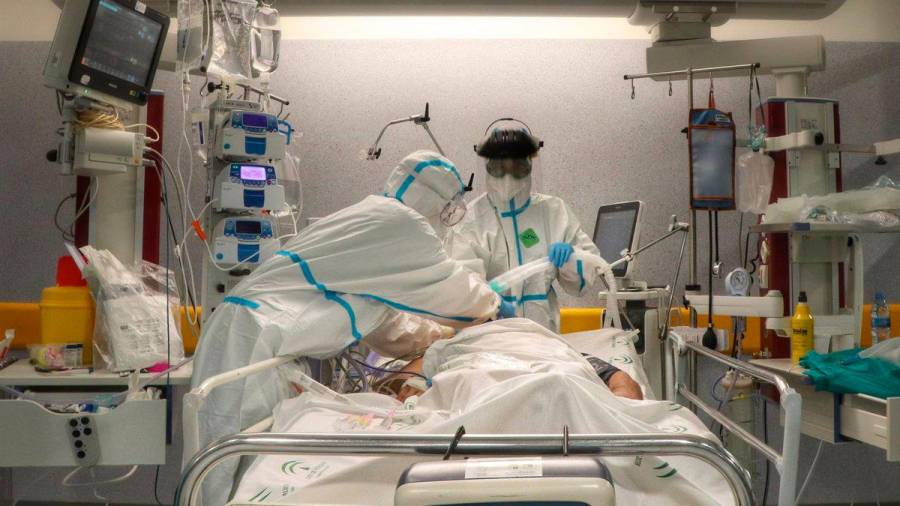 Paciente ingresado en un hospital a causa del covid. Foto: Gallego