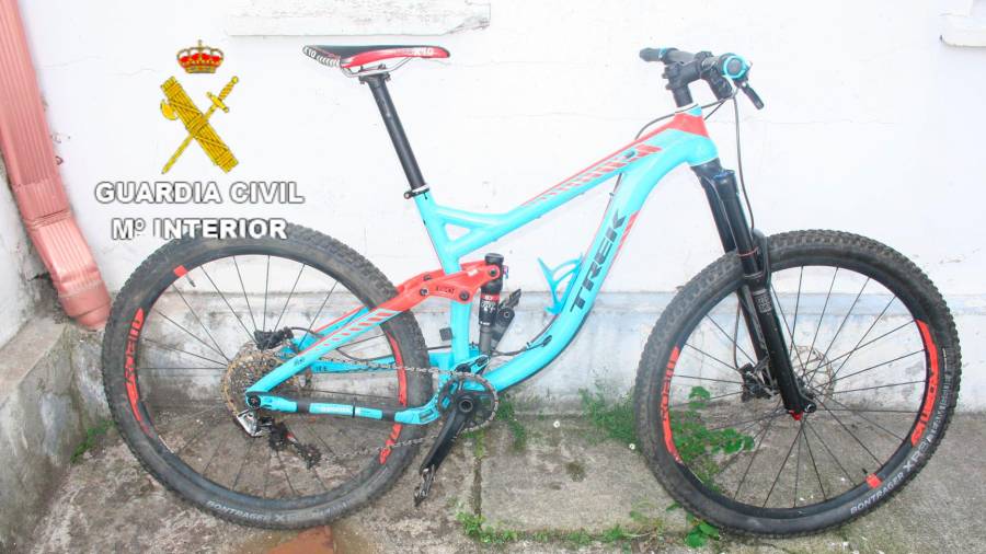 Bicicleta robada en Carballo y recuperada por la Guardia Civil. Foto: Guardia Civil