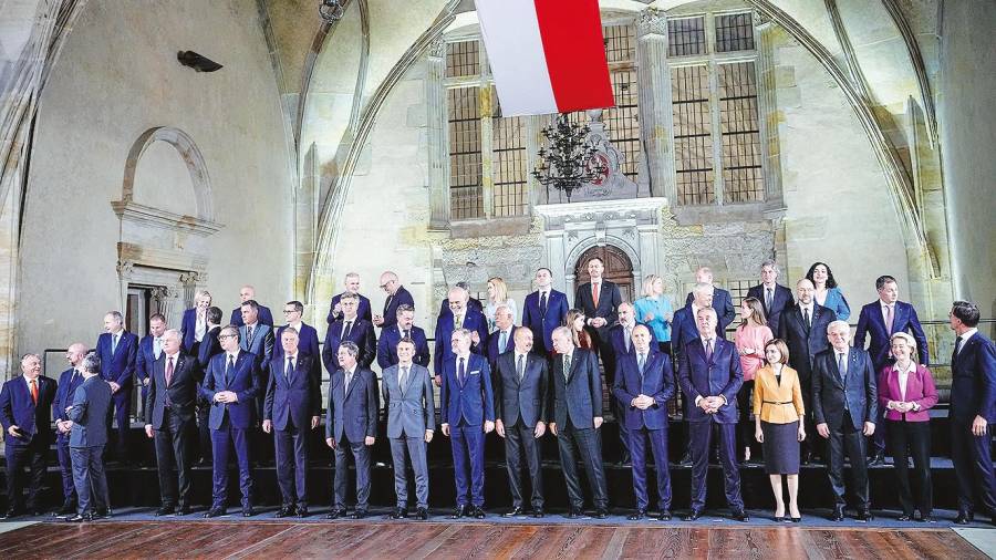 Líderes. Para este encuentro realizado en Praga se han reunido los máximos mandatarios de hasta 44 países que forman parte del continente como una muestra de unión. Foto: EP 
