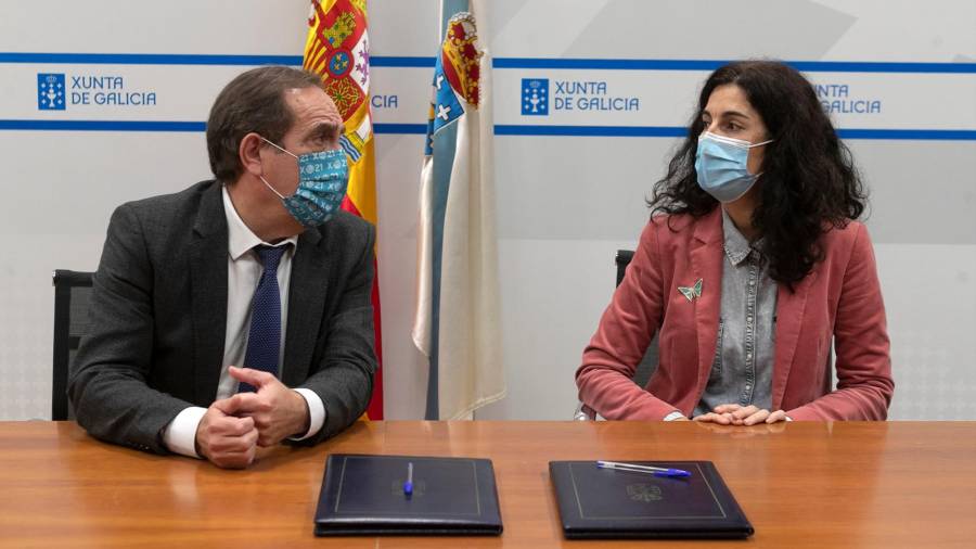 Valeriano Martínez e Zeltia Burgos, onte na sede da Xunta. Foto: ECG
