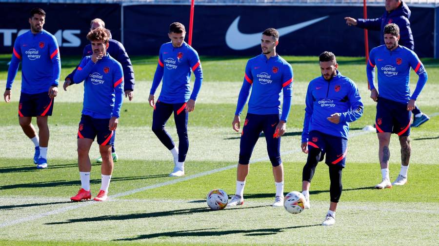 Los jugadores del Atlético de Madrid durante el entrenamiento del sábado. Foto: EFE/Chema Moya
