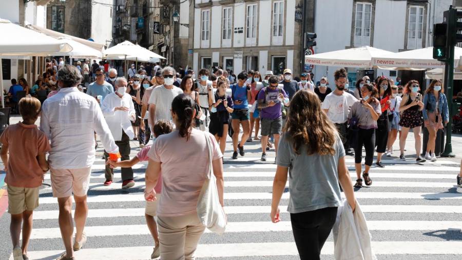 SECTOR TURÍSTICO. Visitantes en Santiago de Compostela. Foto: Antonio Hernández/ECG