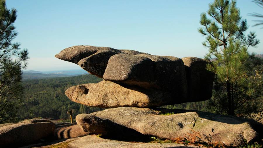 Unha das singulares formacións rochosas da Paisaxe Protexida dos Penedos de Pasarela e Traba. Foto: Concello de Vimianzo