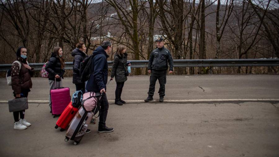 Países y oenegés se preparan para acoger a los ucranianos que huyen de la invasión rusa