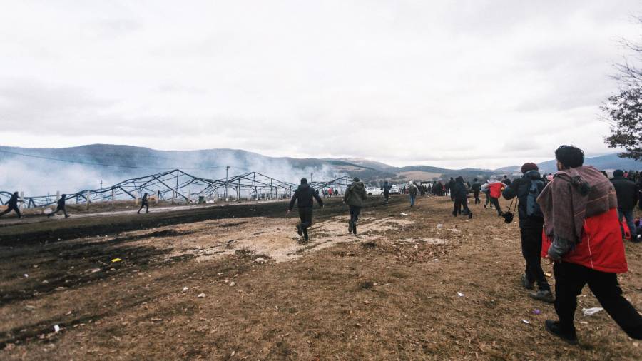 Campamento de refugiados de Lipa incendiado / Foto: Alba Domínguez