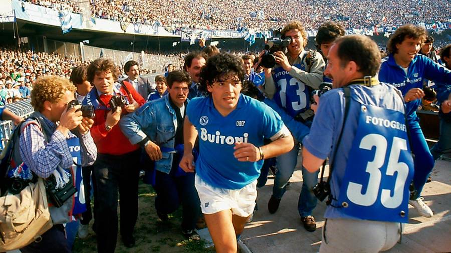 Maradona, en su época en el Nápoles. Foto: EFE