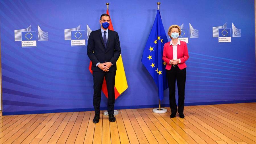 La presidenta de la Comisión Europea, Ursula von der Leyen, y el titular del Ejecutivo español, Pedro Sánchez. Foto: E.P.