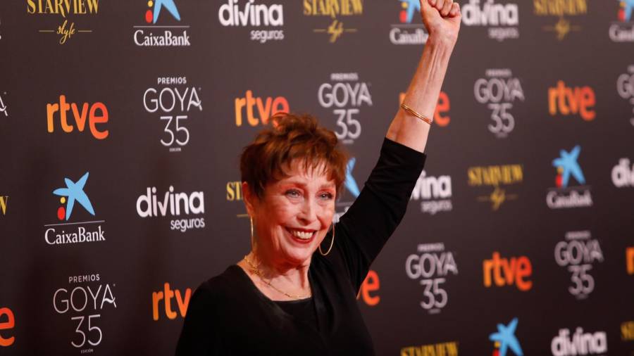 La actriz Verónica Forqué, posa en la alfombra roja en la 35 edición de los Premios Goya en el Teatro del Soho CaixaBank de Málaga a 6 de marzo del 2021. Álex Zea / Europa Press
