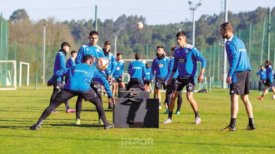 TRABAJO Los jugadores del Deportivo, en un entrenamiento de esta semana. Foto: RCD