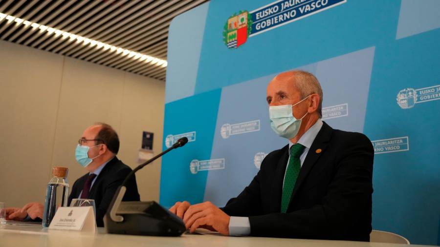 El ministro de Política Territorial, Miquel Iceta, y el consejero vasco de Seguridad, Josu Erkoreka. Foto: H. Bilbao/E.P.