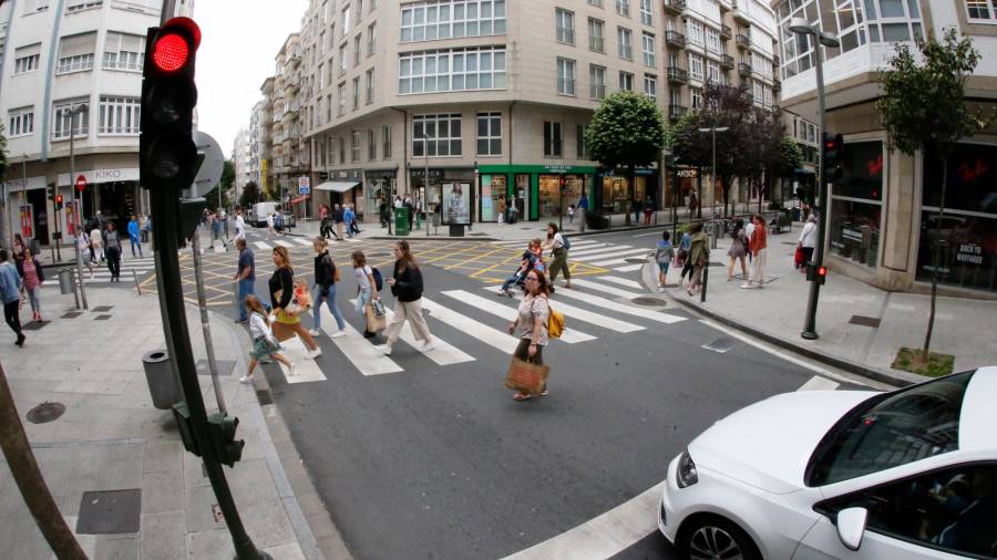 LA RÚA Xeneral Pardiñas es una de las calles con la renta neta media por habitante más alta de Santiago. Foto: F. Blanco