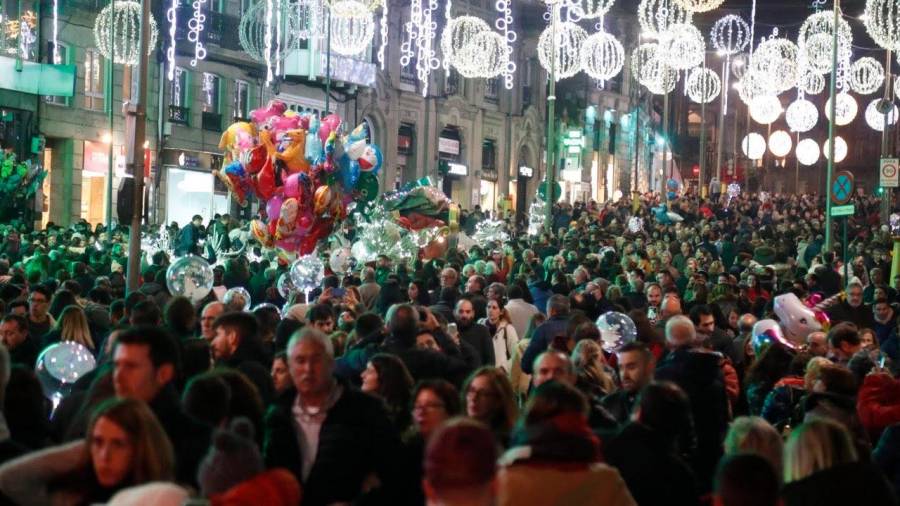 Miles de personas participaron en 2019 en la cita navideña de la ciudad de Vigo. Foto: M.G.