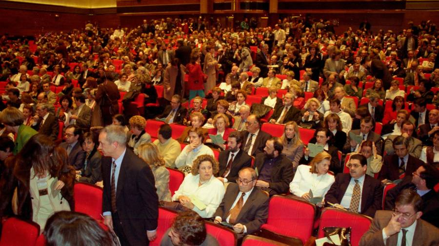 Público asistente al concierto fundacional de la Real Filharmonía de Galicia el 29 de febrero de 1996. Llevó la batuta el director Helmuth Rilling
