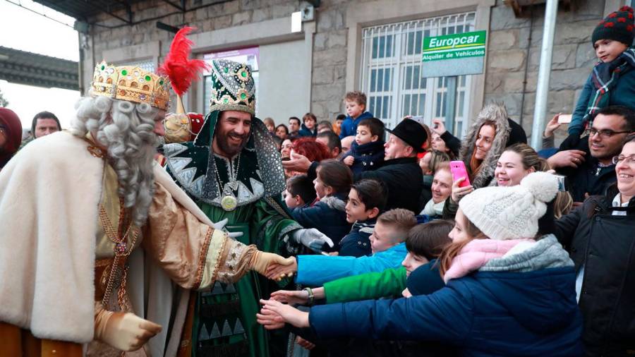 Imagen de archivo de los Reyes Magos a su paso por Compostela. FOTO: CDS