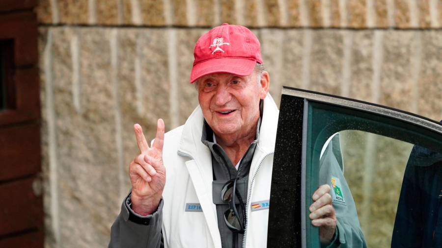 El rey Juan Carlos I gana con el ‘Bribón’ el Trofeo Viajes InterRías de Sanxenxo