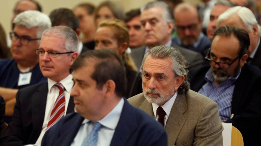 Correa, Crespo, El Bigotes y Bárcenas al fondo, en el juicio de 2016. Foto: Chema Moya/Efe