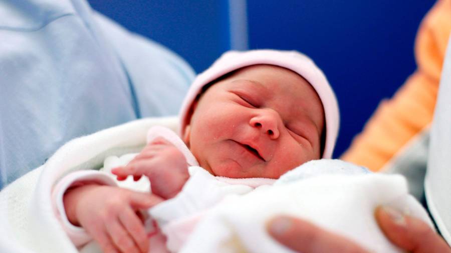 marina. La segunda bebé del año nació en el hospital de Ferrol. Foto: Kiko Delgado/Efe