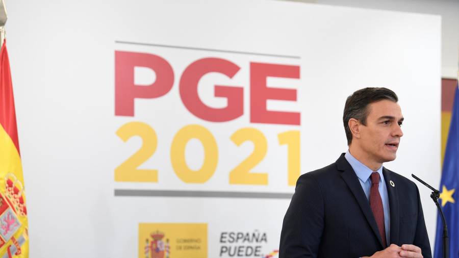 MADRID, 27/10/2020.- El presidente del gobierno, Pedro Sánchez, comparece en una rueda de prensa este martes en el palacio de la Moncloa. EFE/Moncloa/Borja Puig de la Bellacasa